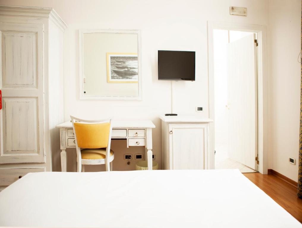 TV a/nebo společenská místnost v ubytování Hotel Sebino