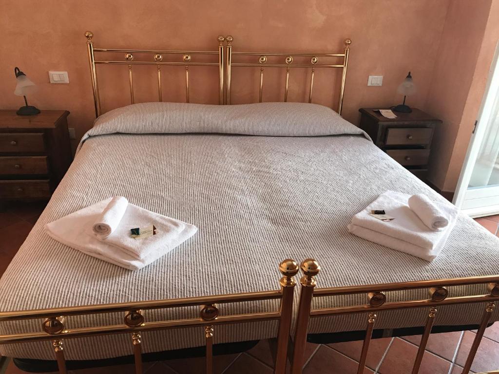 Fotografia z galérie ubytovania Albergo dell'Academia v destinácii Mondovì
