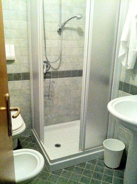 Koupelna v ubytování Albergo Isetta