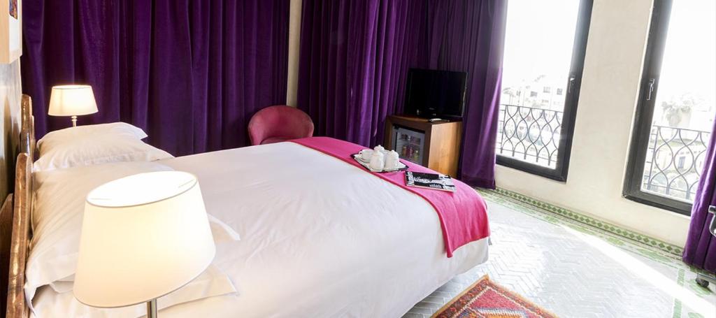 Postel nebo postele na pokoji v ubytování Soundouss Hotel