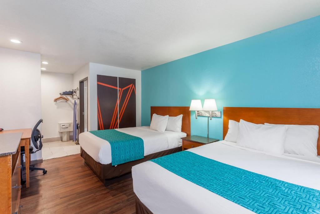 Howard Johnson by Wyndham National City/San Diego South - Sala Regina Con Due Letti Matrimoniali Che Fumano