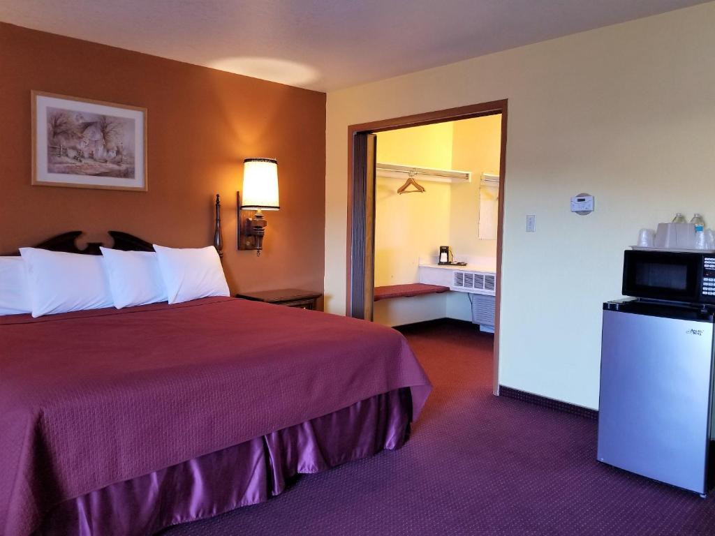 Postel nebo postele na pokoji v ubytování Regency Inn