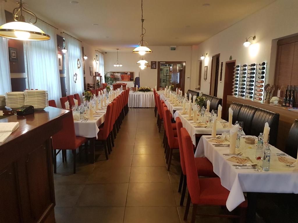 Restaurace v ubytování Penzión Ľadoveň SKVELÁ KUCHYŇA A RODINNÁ ATMOSFÉRA