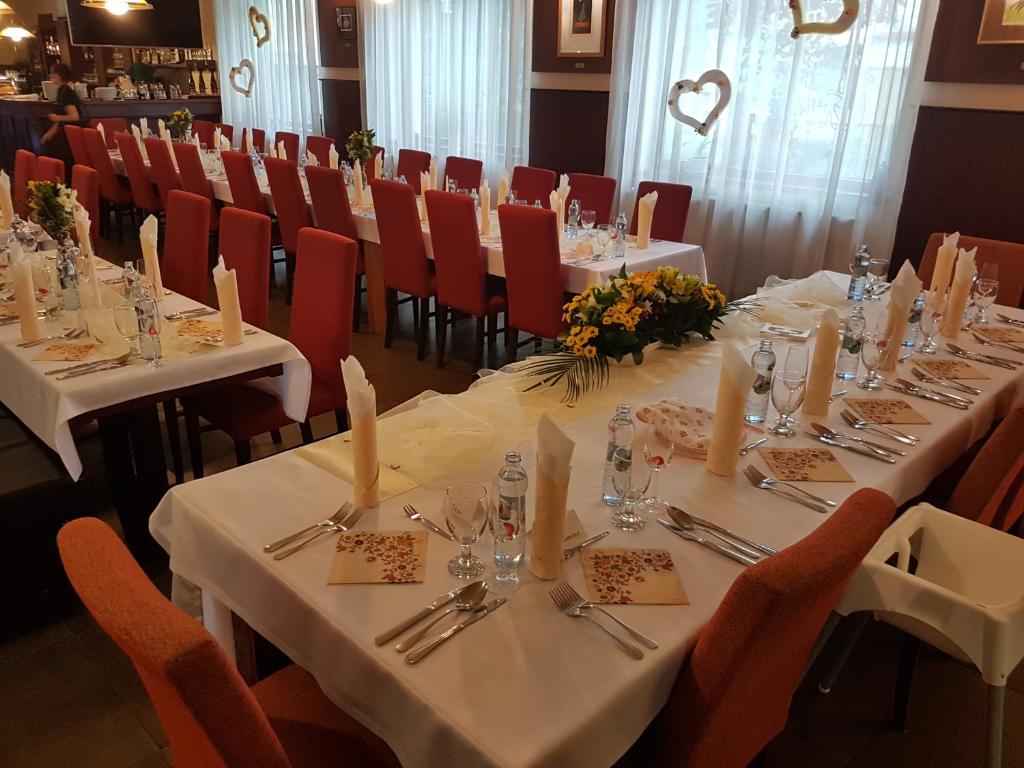 Restaurace v ubytování Penzión Ľadoveň SKVELÁ KUCHYŇA A RODINNÁ ATMOSFÉRA