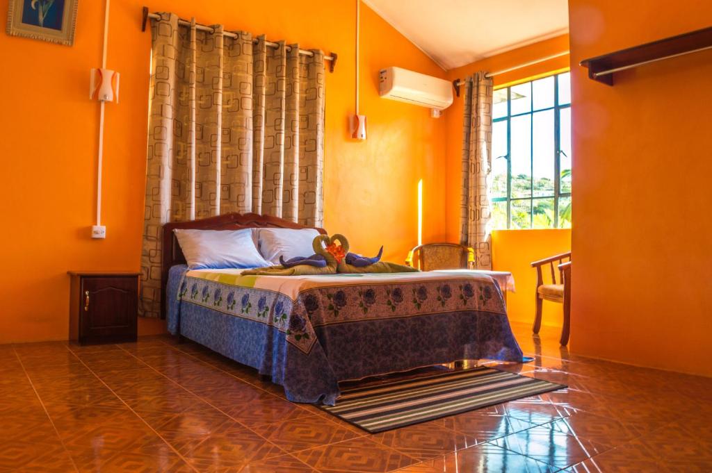 Postel nebo postele na pokoji v ubytování Merlin Guest House