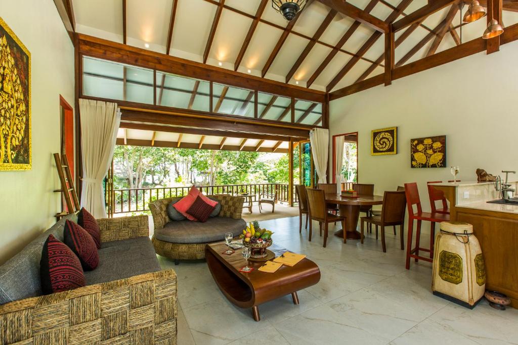 Koh Jum Beach Villas 