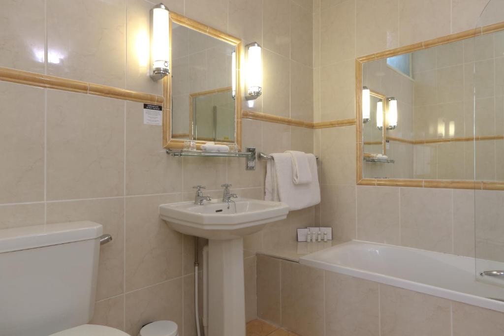 Imperial Hotel - 