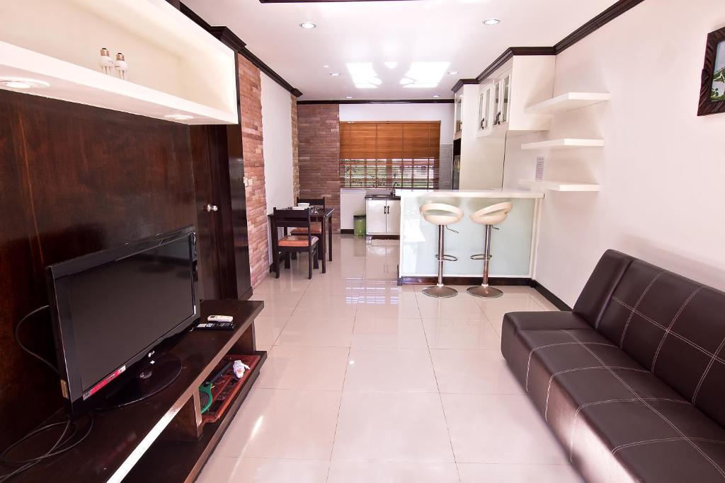 TV a/nebo společenská místnost v ubytování V Condominium Samui