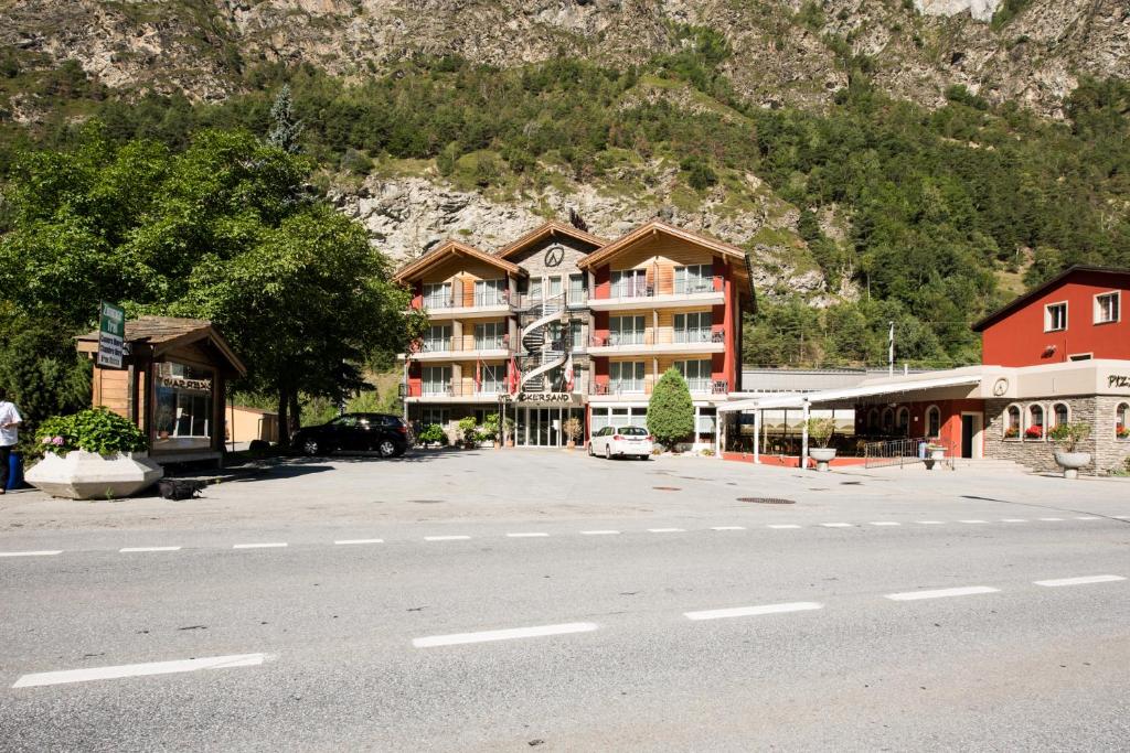 Nespecifikovaný výhled na hory nebo výhled na hory při pohledu z hotelu
