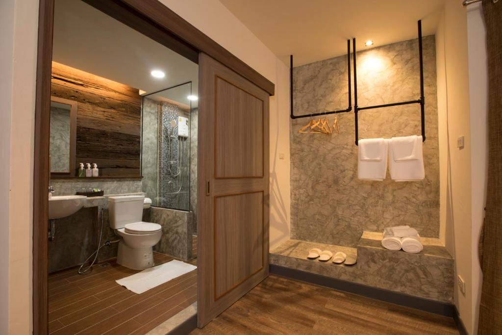 Boutique Poo-Yai Lee