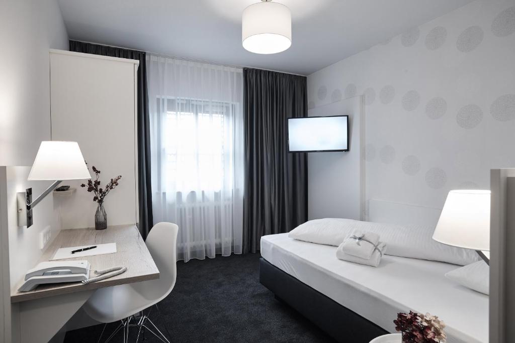 Postel nebo postele na pokoji v ubytování Hotel Alter Wirth
