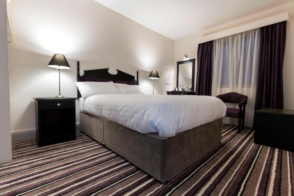 Postel nebo postele na pokoji v ubytování Ivy Tower Hotel