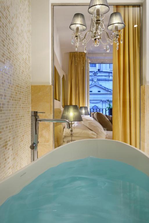 Cama ou camas em um quarto em Lifestyle Suites Rome