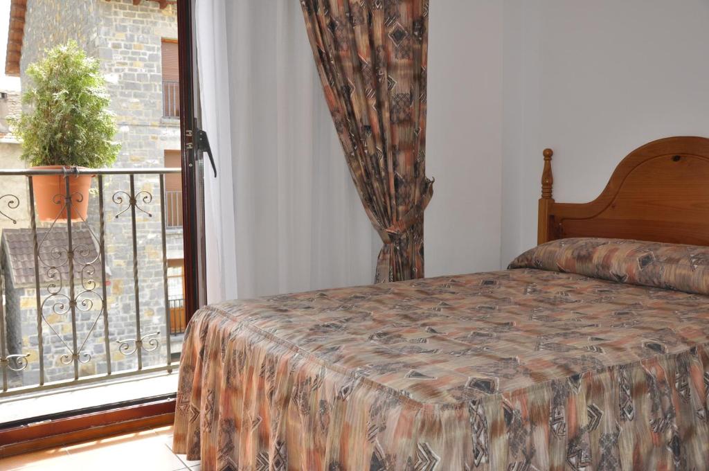Postel nebo postele na pokoji v ubytování Hotel Castillo d'Acher