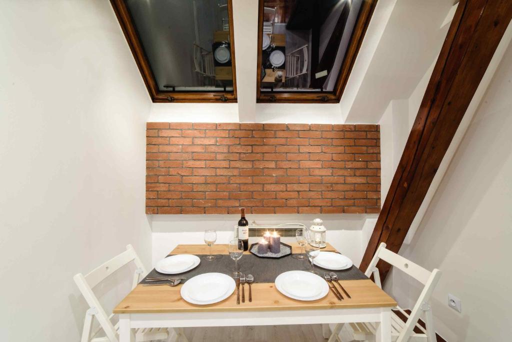 Cracow Rent Apartments - spacious apartments for 2-7 people in quiet area - Kolberga Street nr 3 - 10 min to Main Square by foot - Resim 15