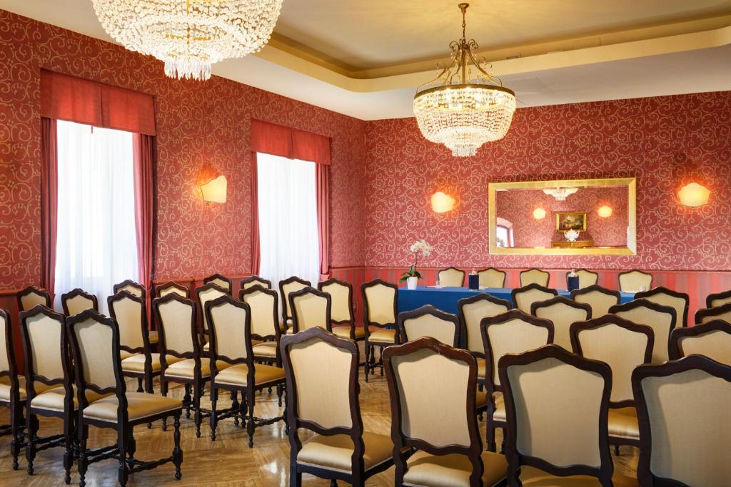 Titano Hotel 3*