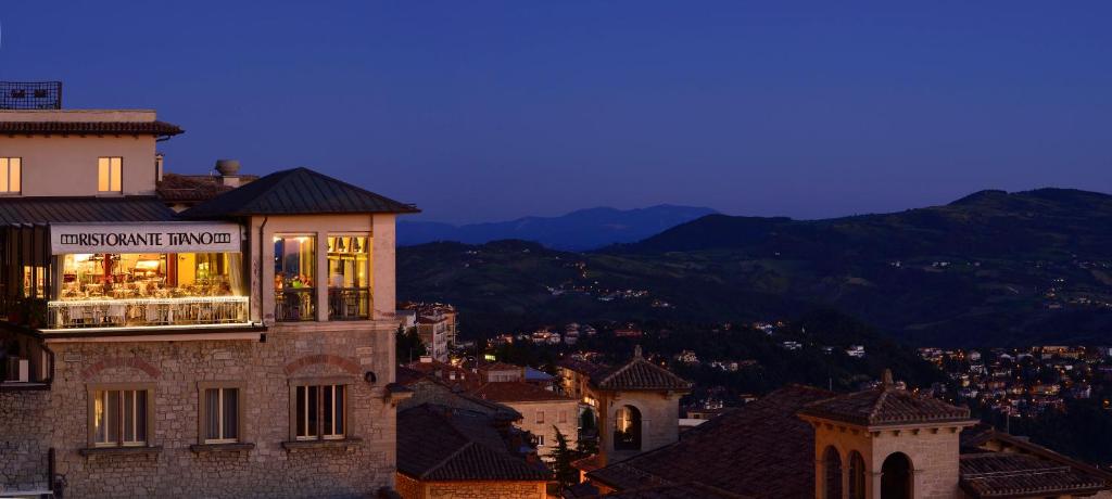 Titano Hotel 3*