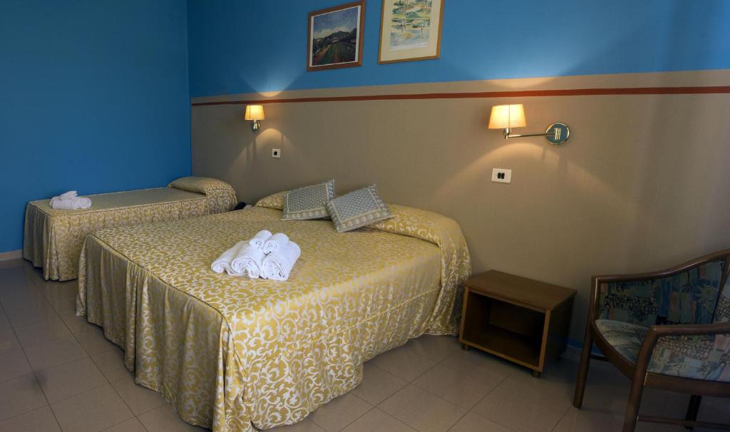 Postel nebo postele na pokoji v ubytování Hotel Plaza