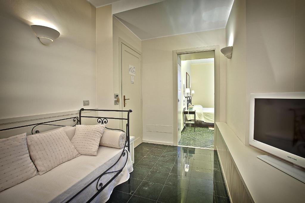 Titano Hotel 3*