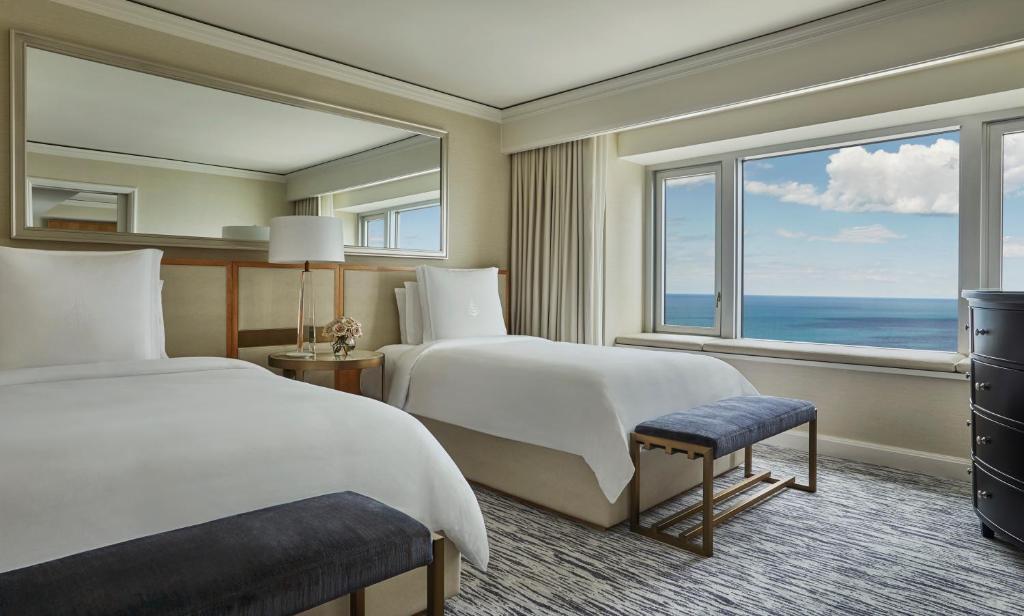 Four Seasons Chicago - Tweepersoonskamer Met Twee Tweepersoonsbedden En Uitzicht Op Het Meer