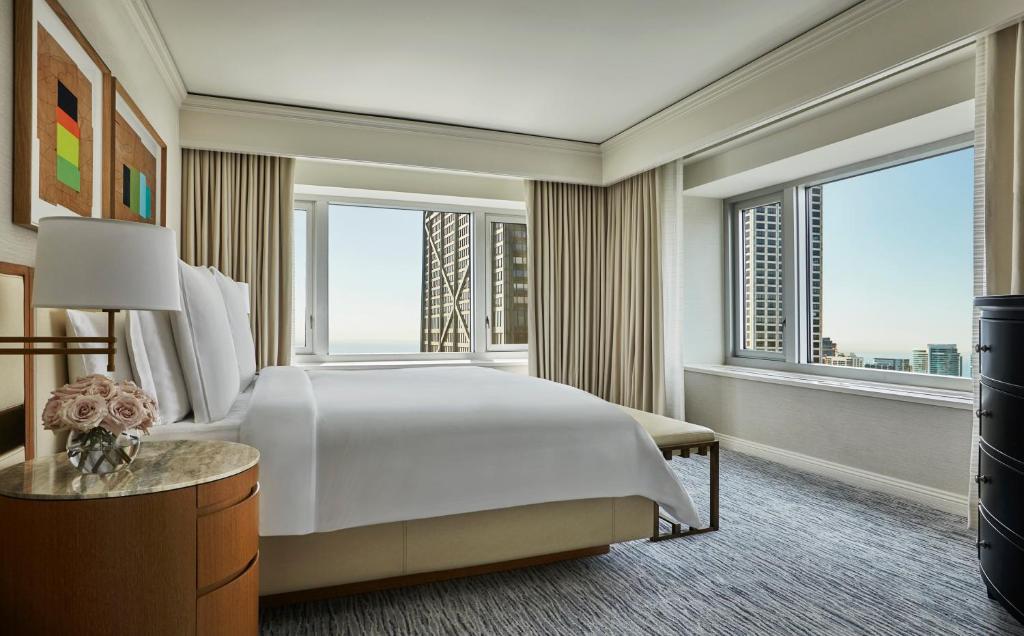 Four Seasons Chicago - Executive King Suite Met City View