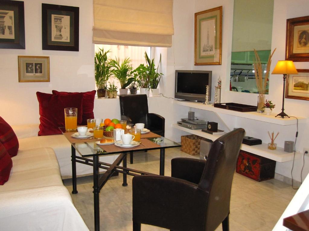 A television and/or entertainment centre at APARTAMENTO EN CENTRO HISTÓRICO con PARKING GRATIS