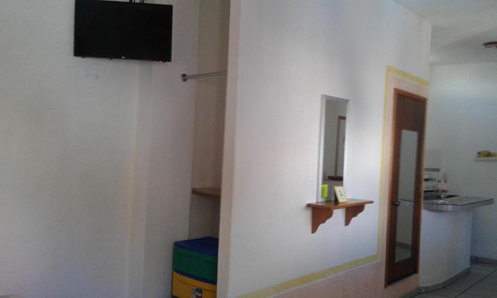 TV a/nebo společenská místnost v ubytování Hotel Sarabi