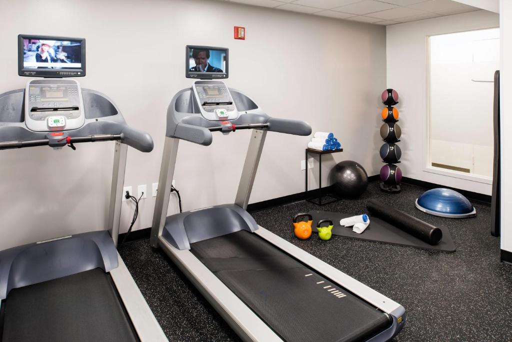 Fitness centrum a/nebo fitness zařízení v ubytování Phoenix Park Hotel