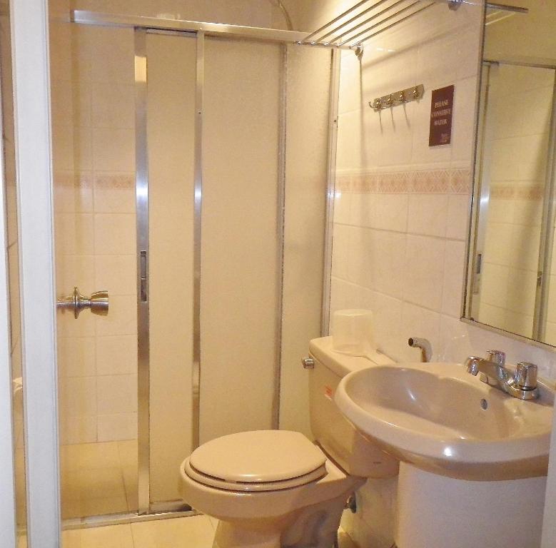 Koupelna v ubytování Baguio Holiday Villas