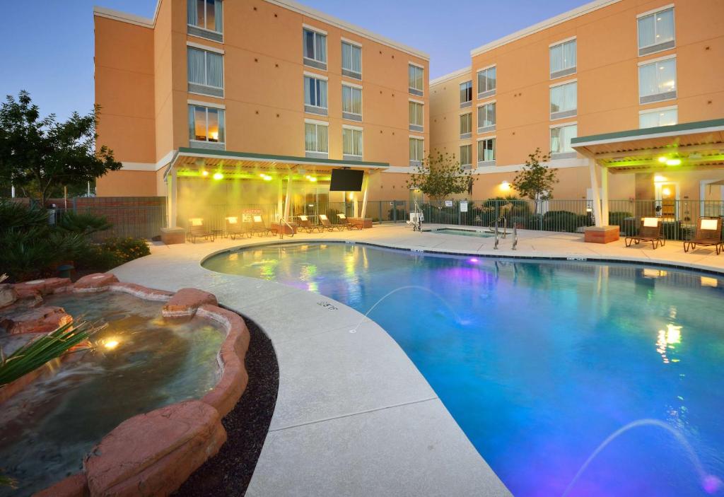 Bazén v ubytování Hyatt Place Phoenix/ Mesa nebo v jeho okolí