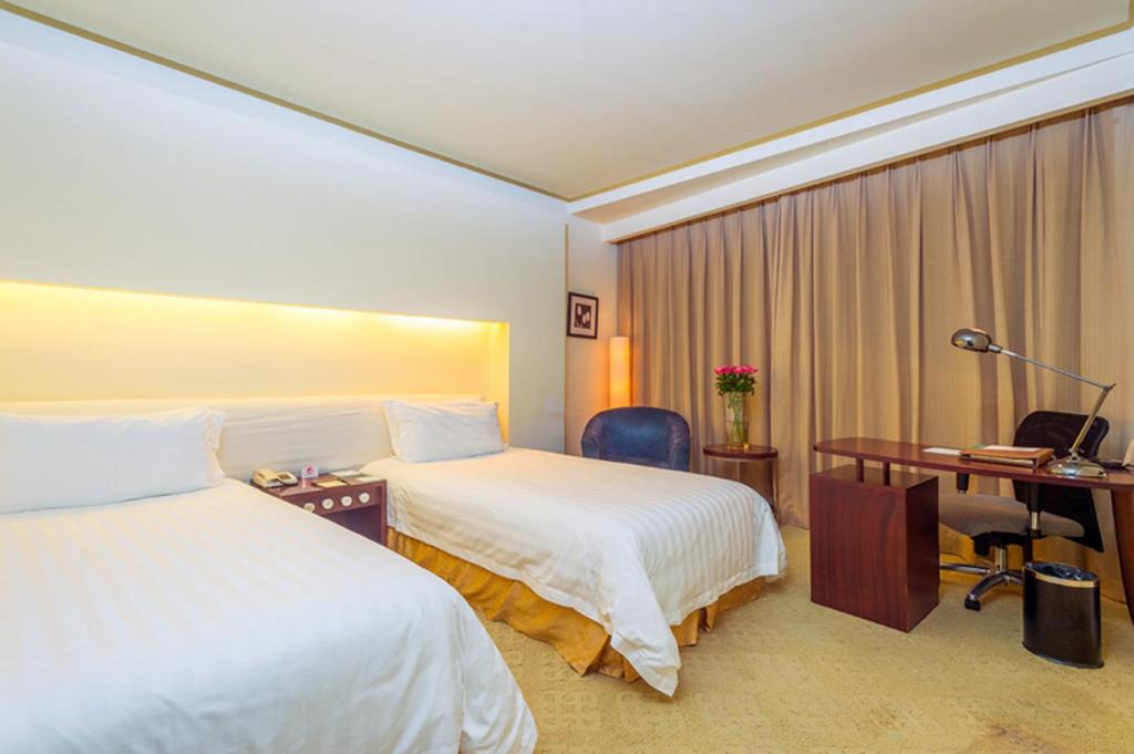 Postel nebo postele na pokoji v ubytování Gubei Garden Hotel Shanghai Hongqiao