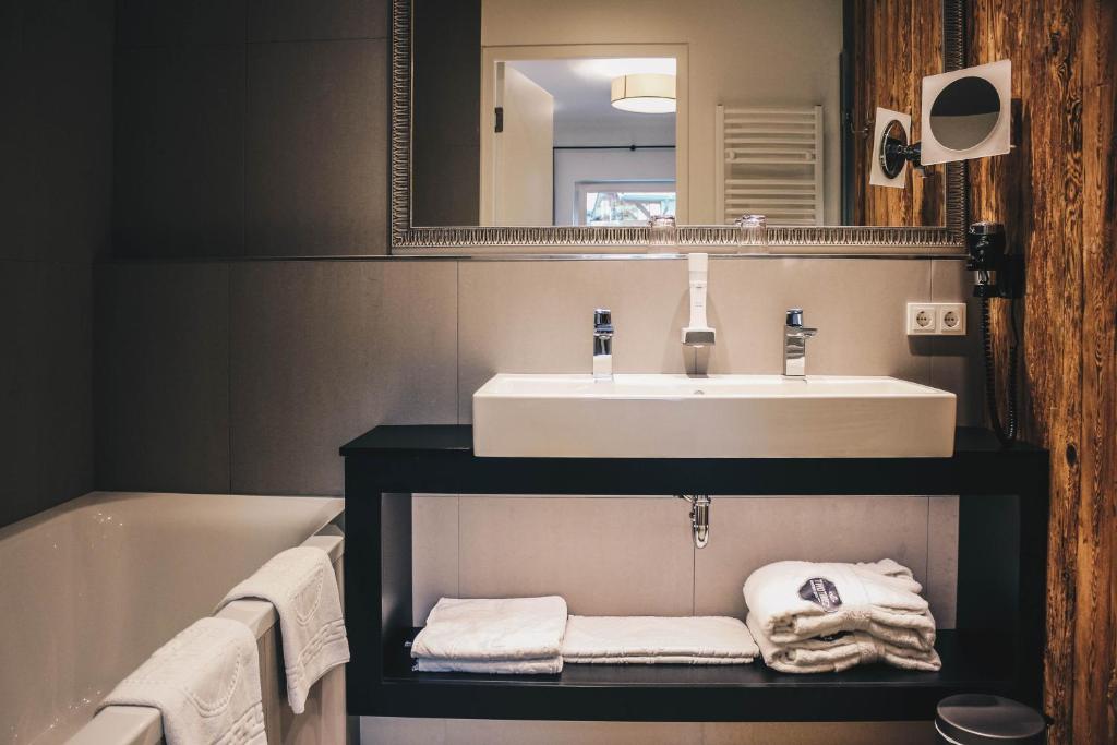 Koupelna v ubytování TWO TIMEZ - Boutique Hotel - with AC