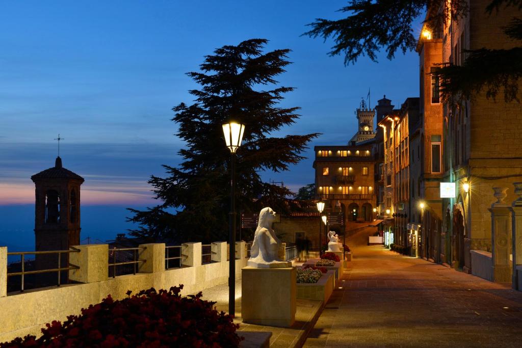 Titano Hotel 3*