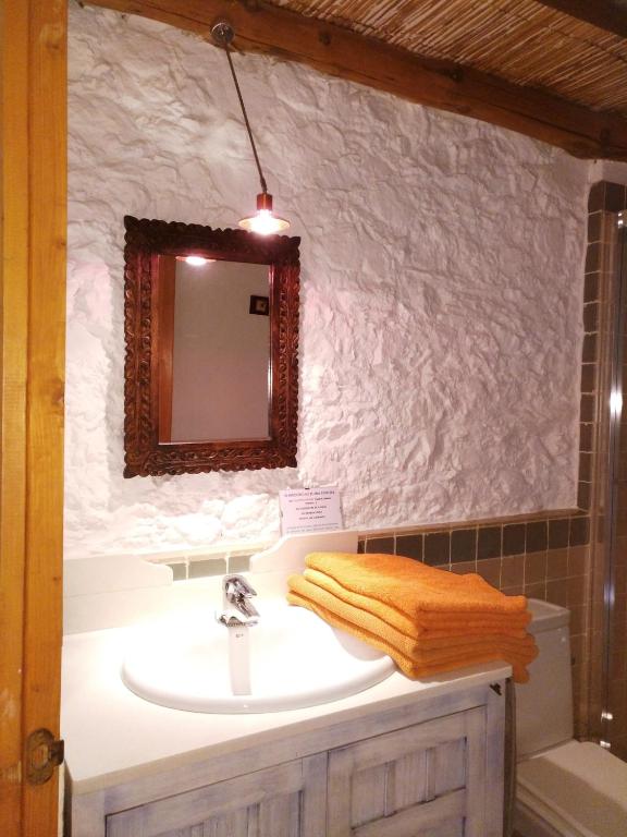 Kúpeľňa v ubytovaní Casa con encanto en Alájar