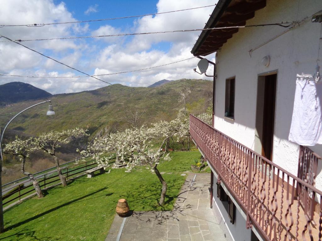 Výhľad na hory alebo výhľad na hory priamo z of the bed and breakfast