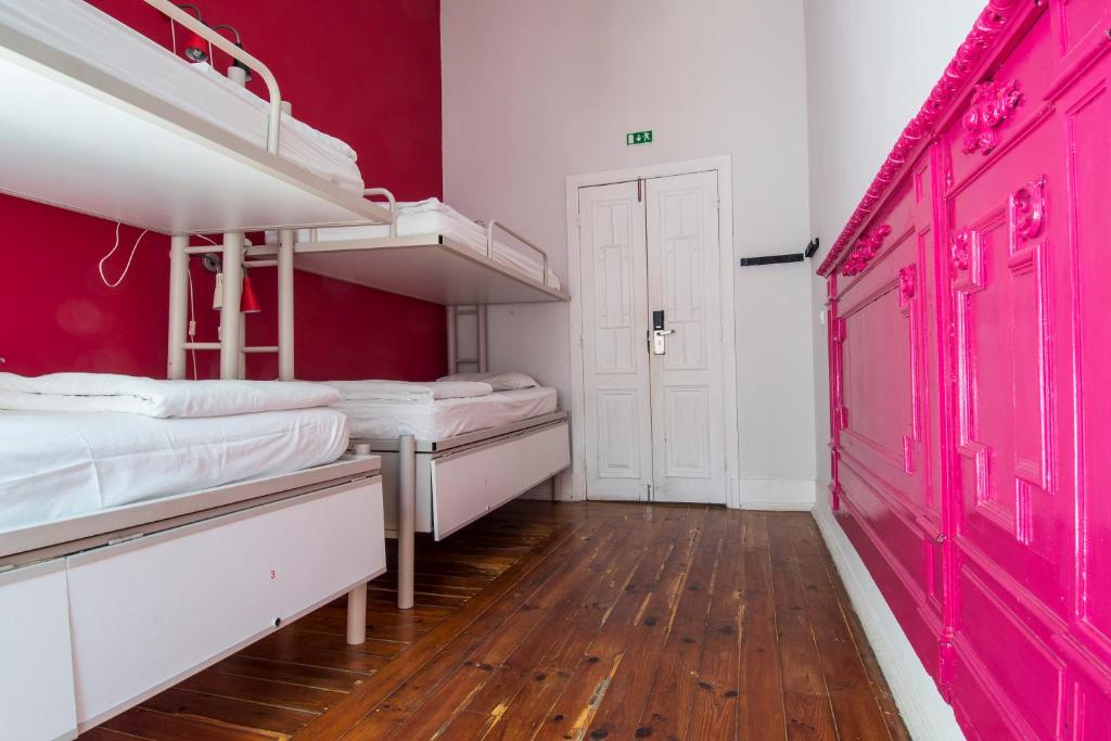 Safestay Lisbon Bairro Alto - 四人男生宿舍的床位