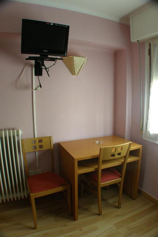 Televízia a/alebo spoločenská miestnosť v ubytovaní Hostal Restaurant Jose Luis