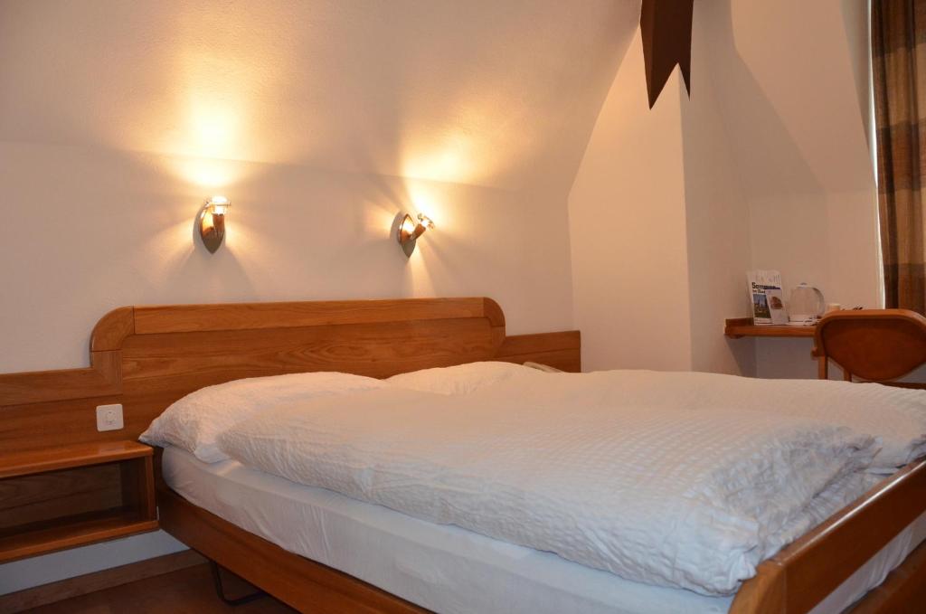 Postel nebo postele na pokoji v ubytování Hotel Victoria
