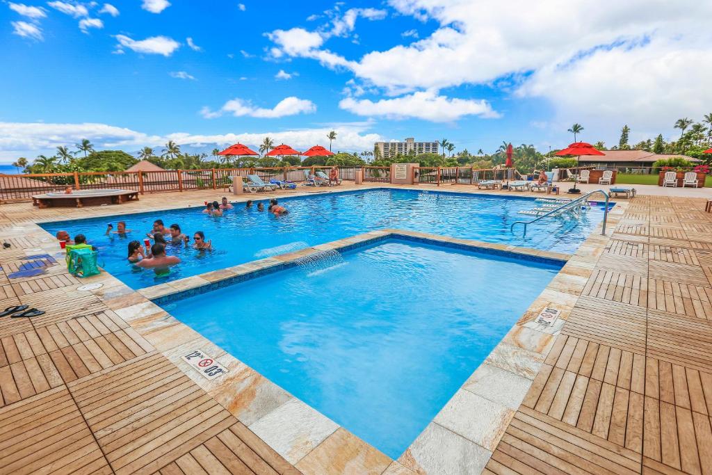 Bazén v ubytování Maui Eldorado Resort nebo v jeho okolí