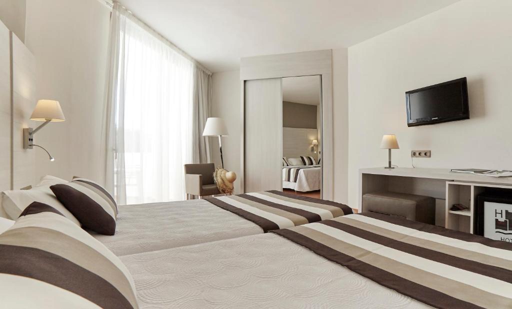 Hotel Tres Torres, Santa Eulària des Riu – Preus actualitzats ...