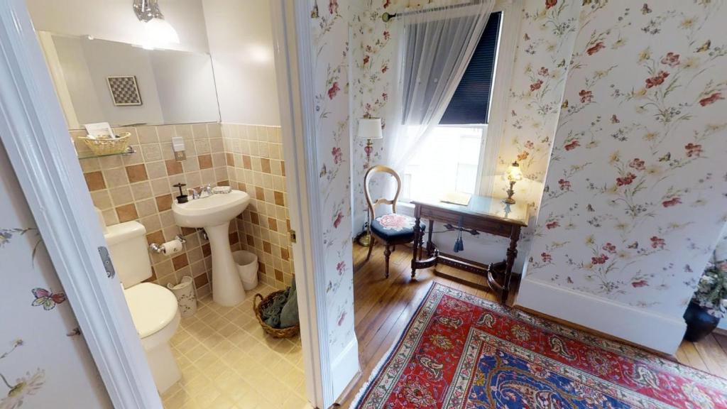 Hanna House Bed & Breakfast - Queen Room
