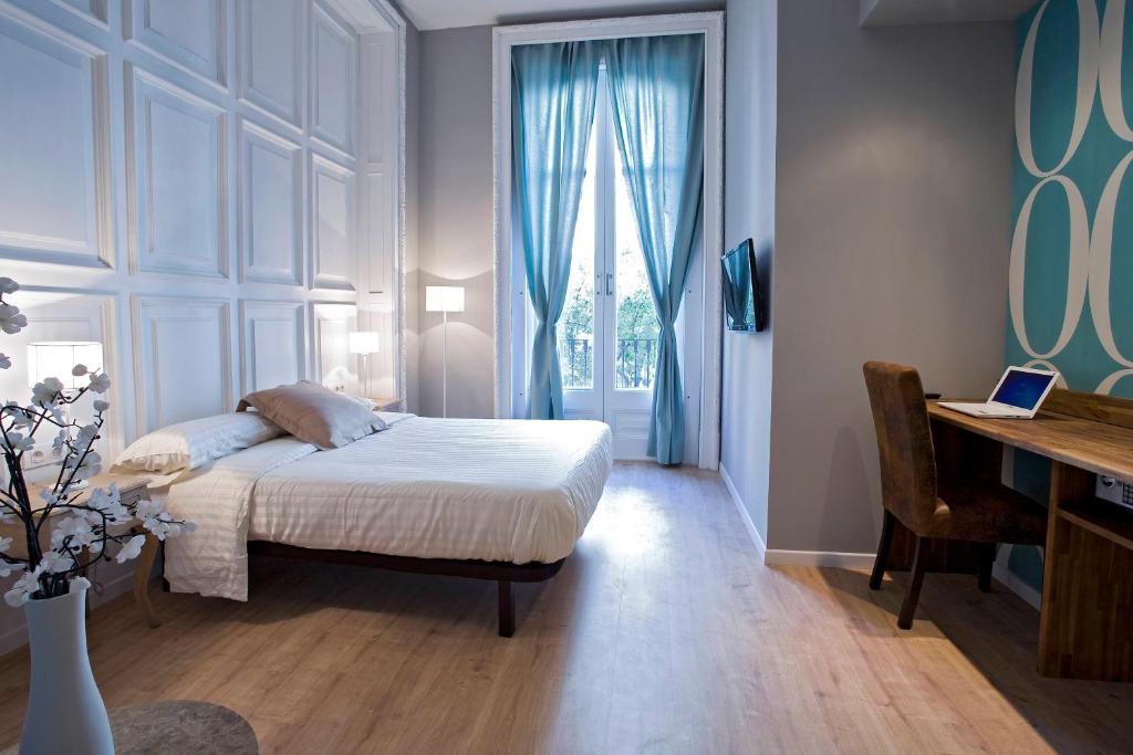 A bed or beds in a room at Violeta Boutique