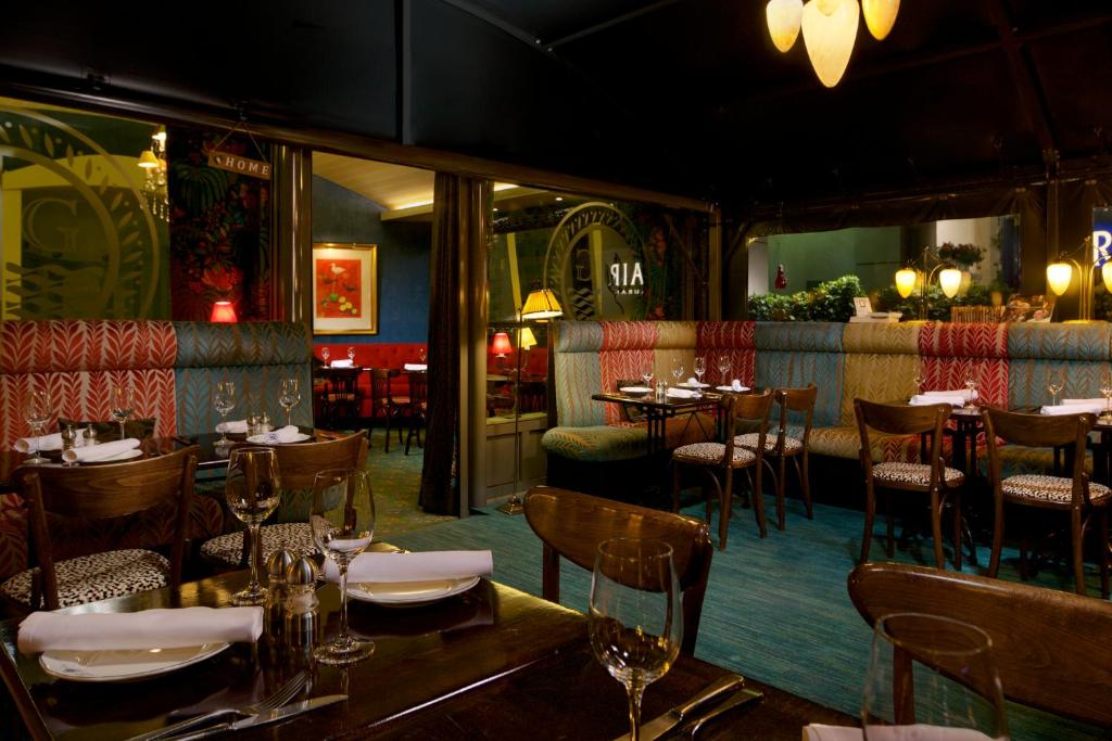 a dining room with tables and chairs in a restaurant at Hotel Parc Belair in Luxembourg