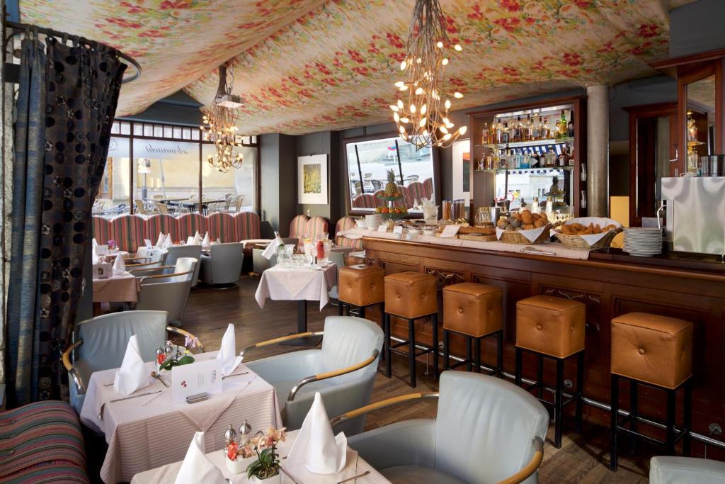 Um restaurante ou outro lugar para comer em Hotel Parc Beaux Arts