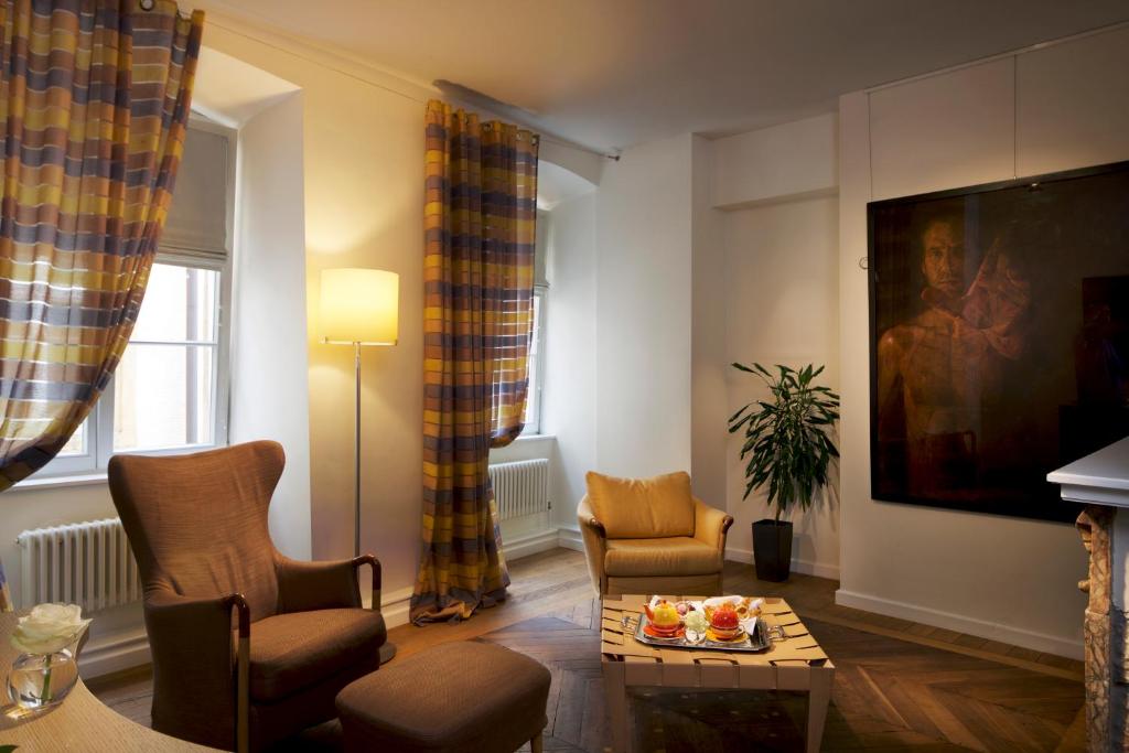 Uma área de estar em Hotel Parc Beaux Arts