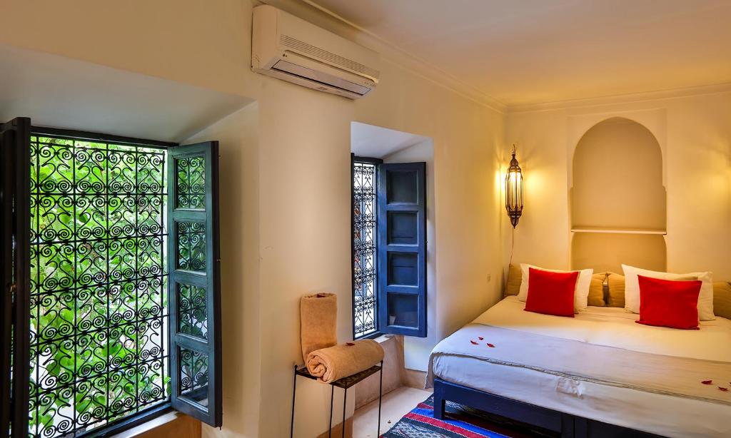Postel nebo postele na pokoji v ubytování Hotel & Spa Dar Baraka & Karam