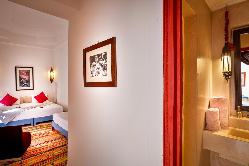 Postel nebo postele na pokoji v ubytování Hotel & Spa Dar Baraka & Karam