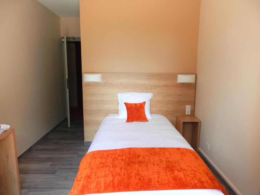 Postel nebo postele na pokoji v ubytování Hotel Marinet