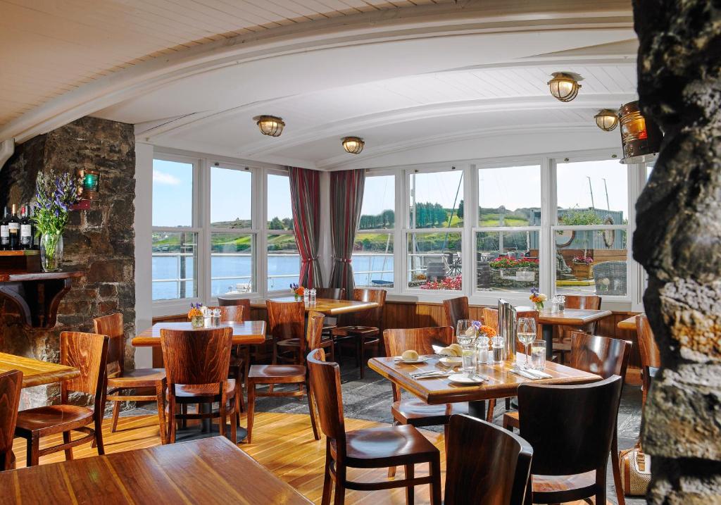 Výhled na řeku, která protéká v blízkosti hotelu