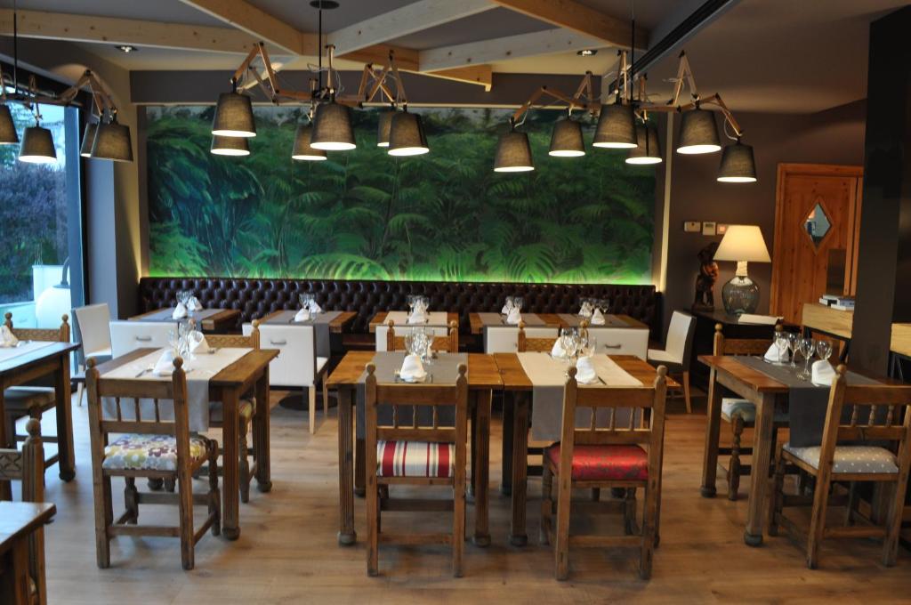 Restaurace v ubytování Alojamientos Ainsa Sanchez